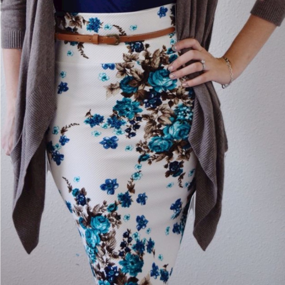 Lularoe floral blue Cassie skirt Small